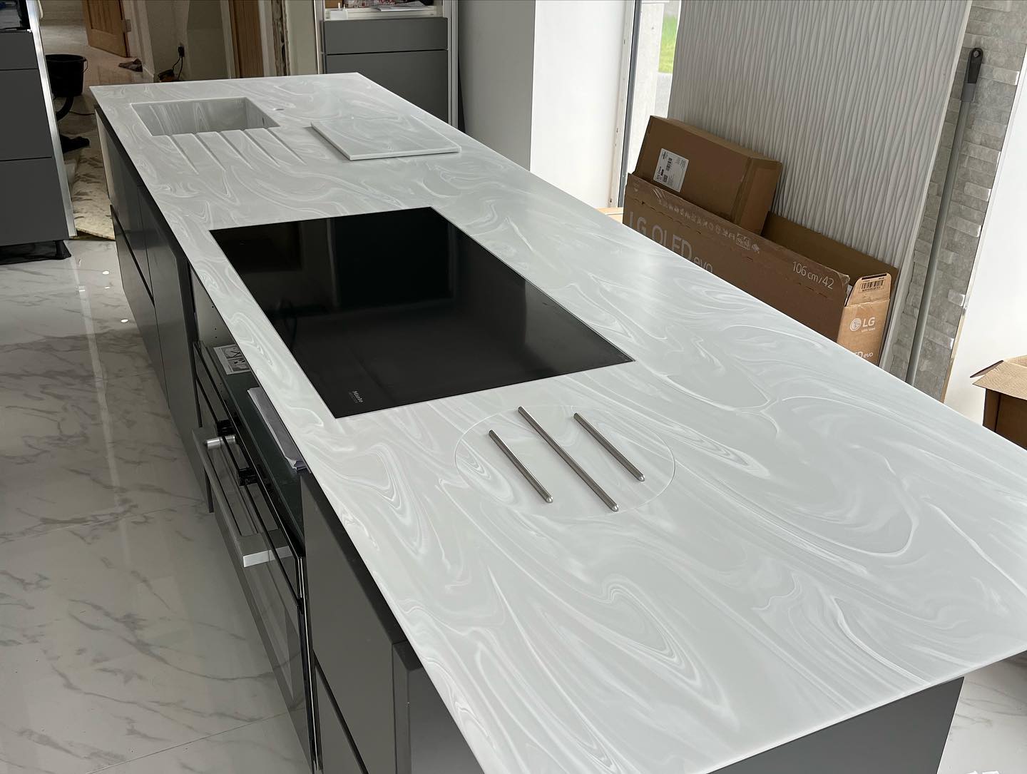 Solid Surface STONE - Sustainable Beauty And Functionality 