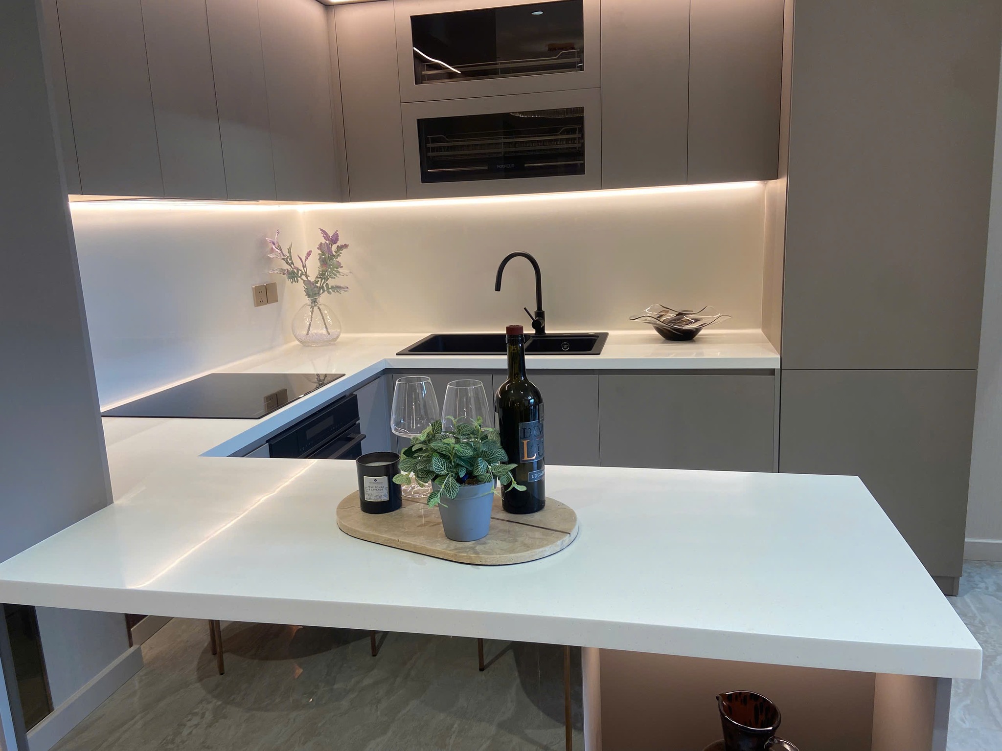 The Ultimate Guide To Choosing The Best Kitchen Countertop Material: Solid Surface
