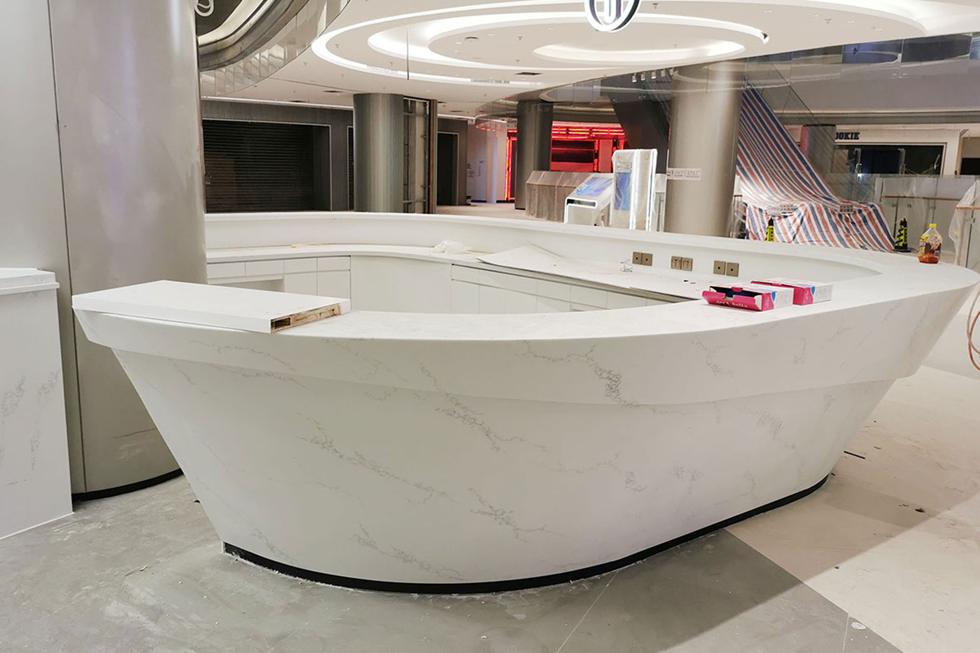 Por que a superfície sólida é a escolha ideal para mesas, mesas de recepção e mesas de serviço aeroporto